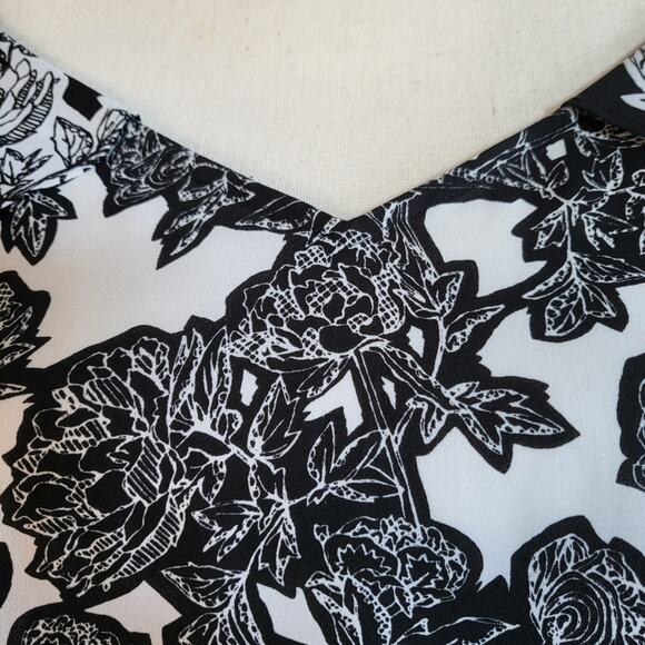 Express Black & White Floral Chiffon Ruffle Flounce Open Back Camisole Blouse - Picture 4 of 16